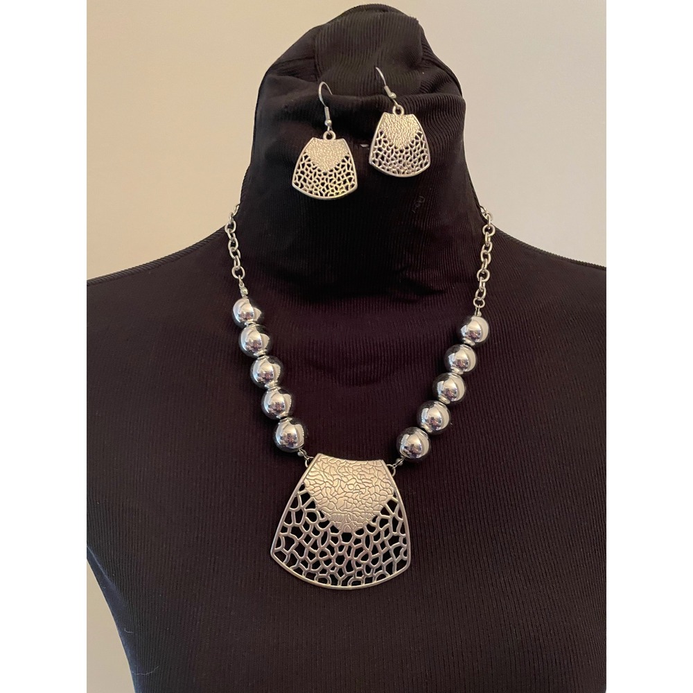 Silver Tone Statement Necklace and Earring Set Chunky Bead Filigreeโ Pendant